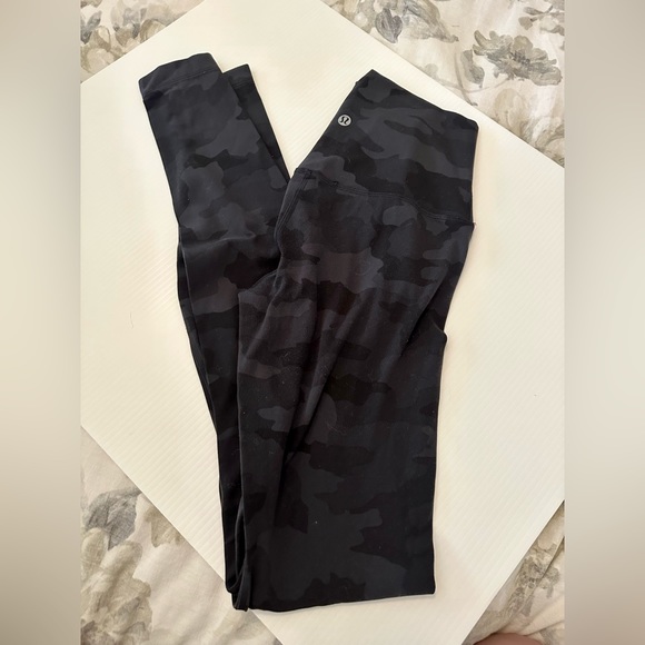 ✨✨✨lululemon Align™ High-Rise Pant 31" Size 4 Black Camo - Picture 4 of 5